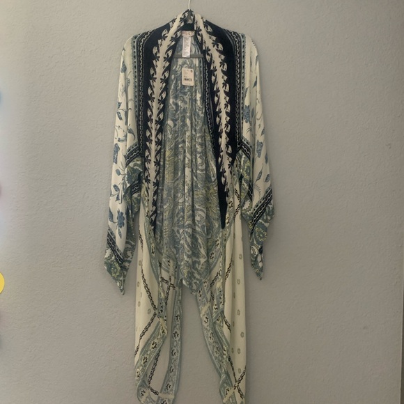 Free People Kiss the Sky Butterfly Kimono - Picture 7 of 8